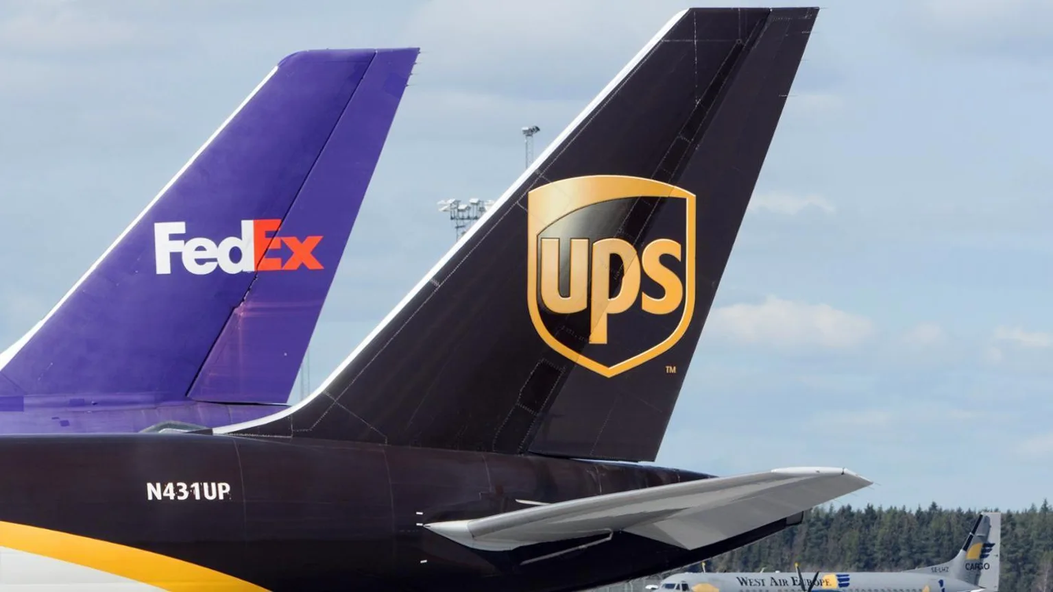 2024 Holiday Shipping Deadlines (FedEx, UPS, USPS & Popular Stores)